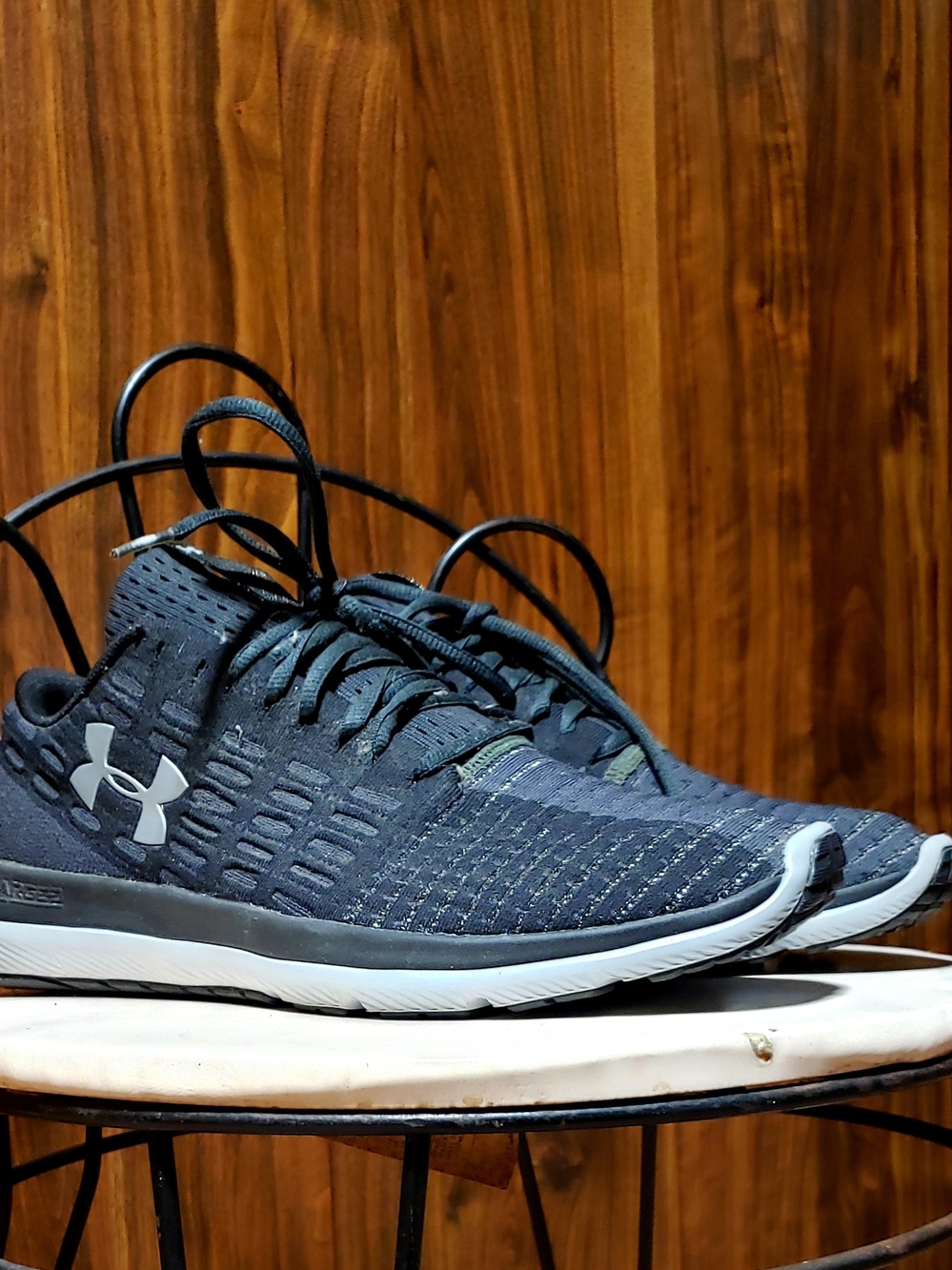 BNWOT Under Armour Men's Dual Tone Gray Running Shoes Size 11